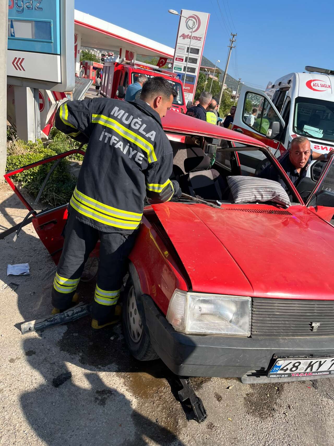 Milas'ta Trafik Kazası Can Aldı, Hurdaya Dönen Araçtan Ağır Yaralı Çıkarılan 63 Yaşındaki Vatandaş Hayatını Kaybetti 1